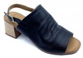 Dámske kožené sandálky 12023 - čierne
