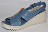 Dámske kožené sandálky 12037 - modré